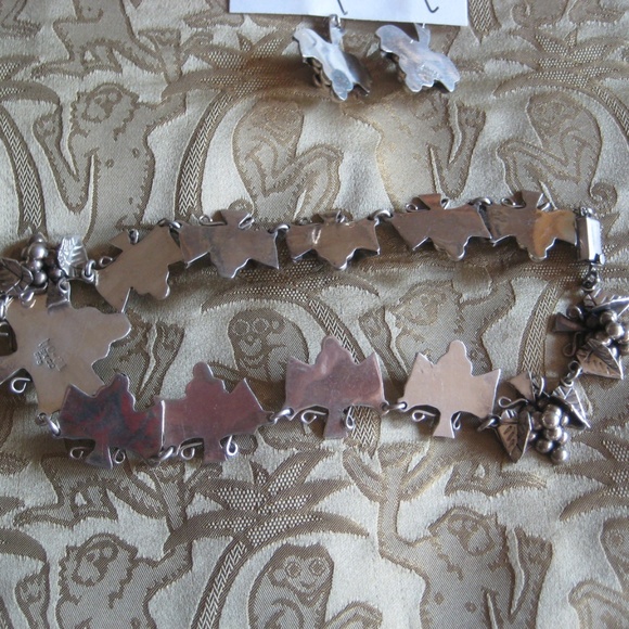 Sterling Silver Grape Necklace. Ear. Bracelet set - Picture 5 of 7